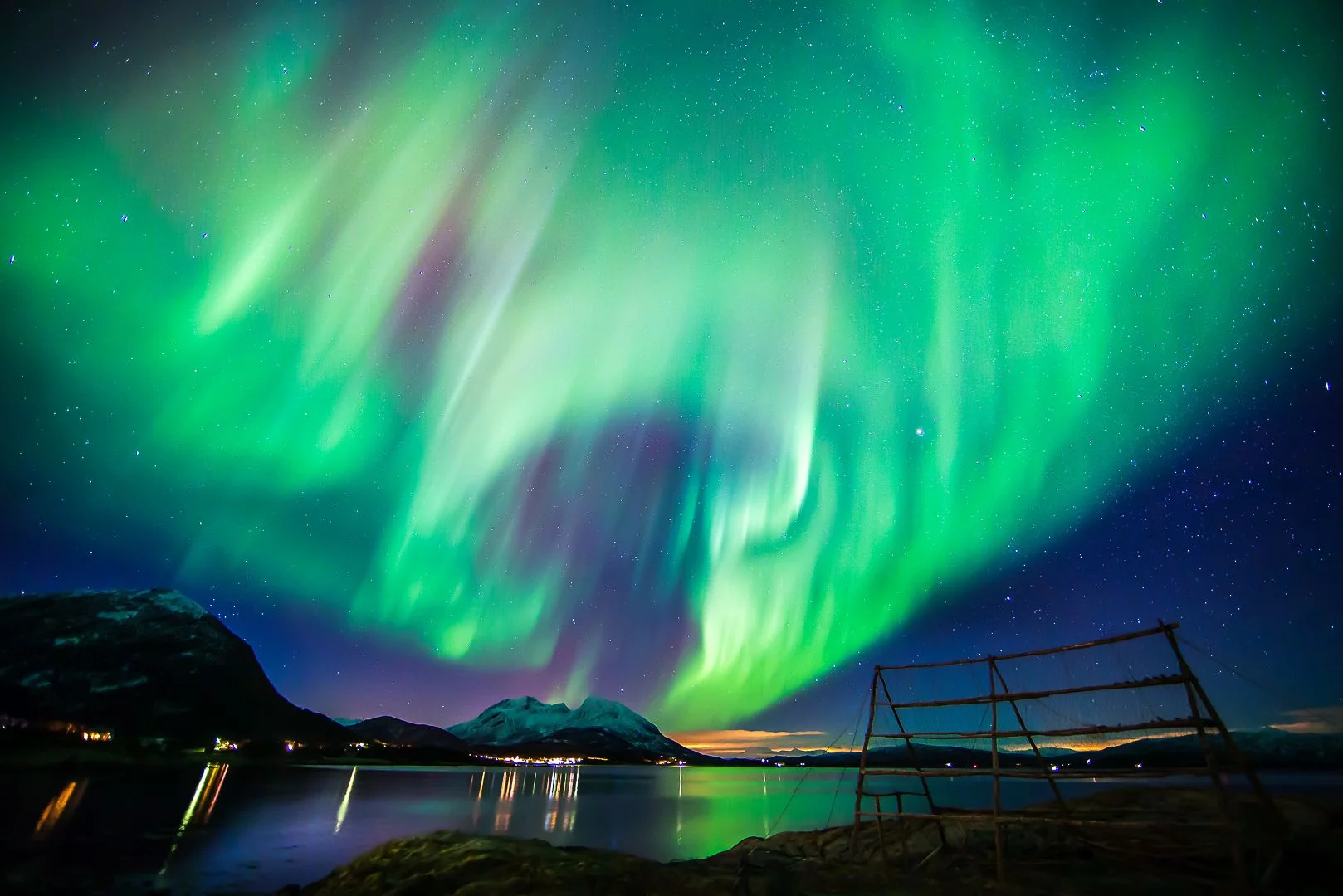 Aurora season from mid March to mid April