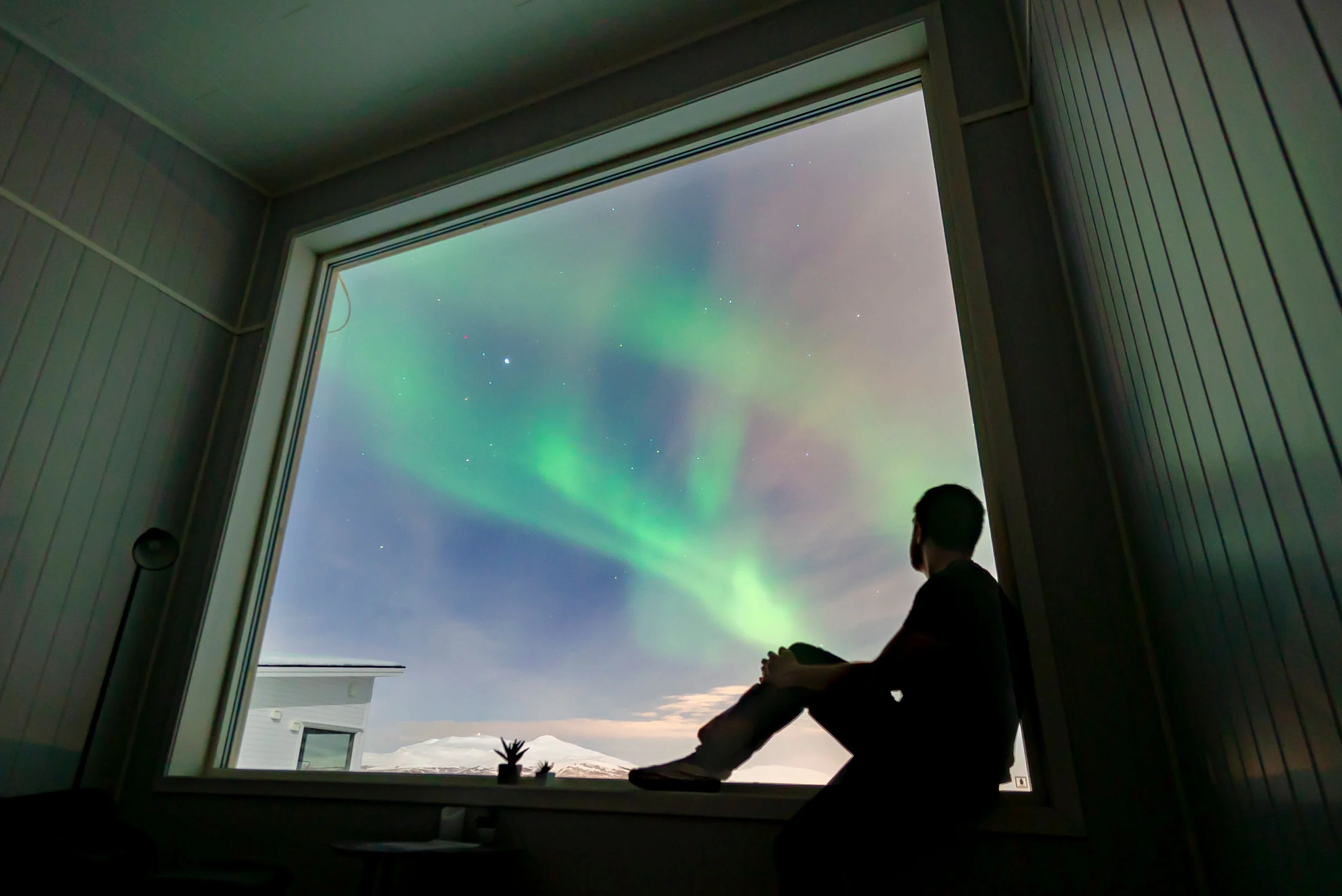 Aurora accommodation moment