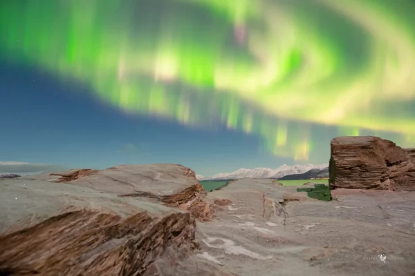 What is the best time of night to see the aurora?